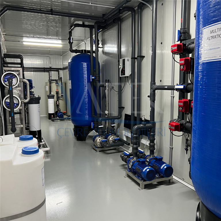 Демократической Республике Конго 2025 Система очистки воды контейнерного типа.