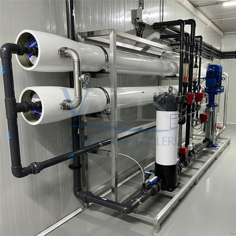 Демократической Республике Конго 2025 Система очистки воды контейнерного типа.